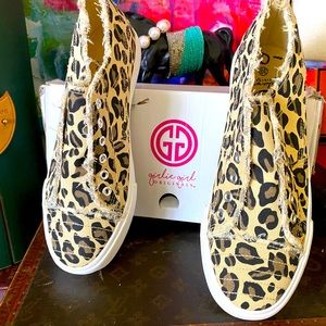GIRLIE GIRL ORIGINALS Leopard Slip On NIB Tennies sneakers ladies Shoes CUTE 10